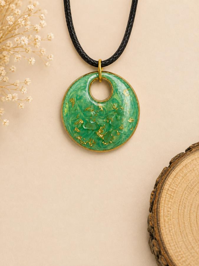 Collier « Éclat d’Émeraude »